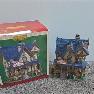 Lemax Village Collection Mrs. Applegate's Bed & Breakfast
